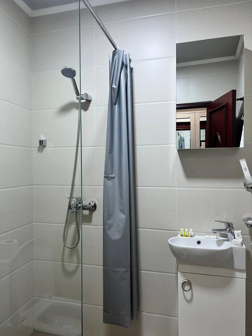 Orzu Hotel Наманган Экстерьер фото